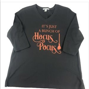 Halloween Hocus Pocus V-neck Tshirt size Large
